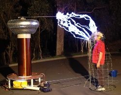Tesla Coil Fun 03.jpg