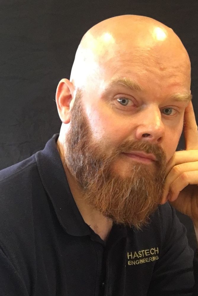 Jag sittande mot handen Liten.jpg